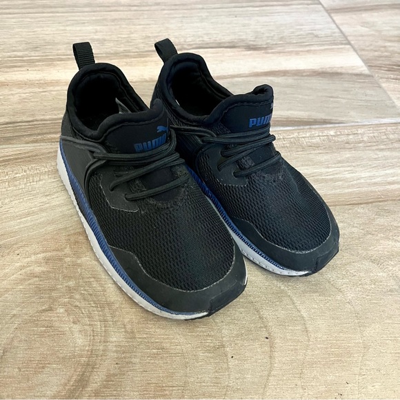 Puma Other - PUMA Black / Blue Sneakers Youth Size 8